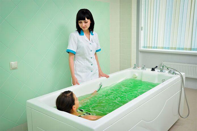 Marrja e banjës terapeutike është një procedurë efektive në trajtimin e artrozës